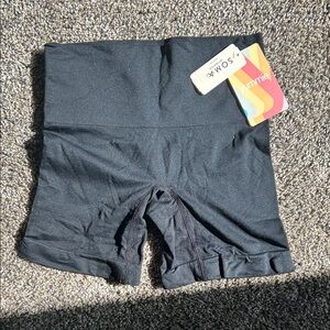 🔥NWT Soma Yummie Spanx🔥